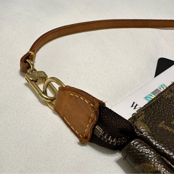 LOUIS VUITTON MONOGRAM CANVAS POCHETTE- Vintage Pre-loved - Authentic with tags - Picture 9 of 12